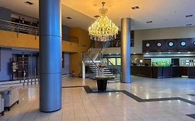 Iate Plaza Hotel 402
